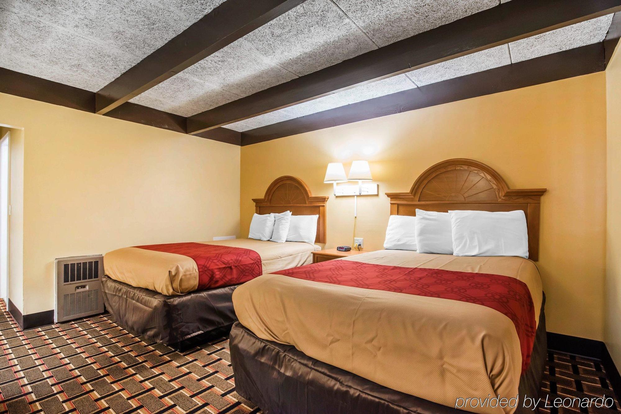 Econo Lodge New Paltz Exterior photo