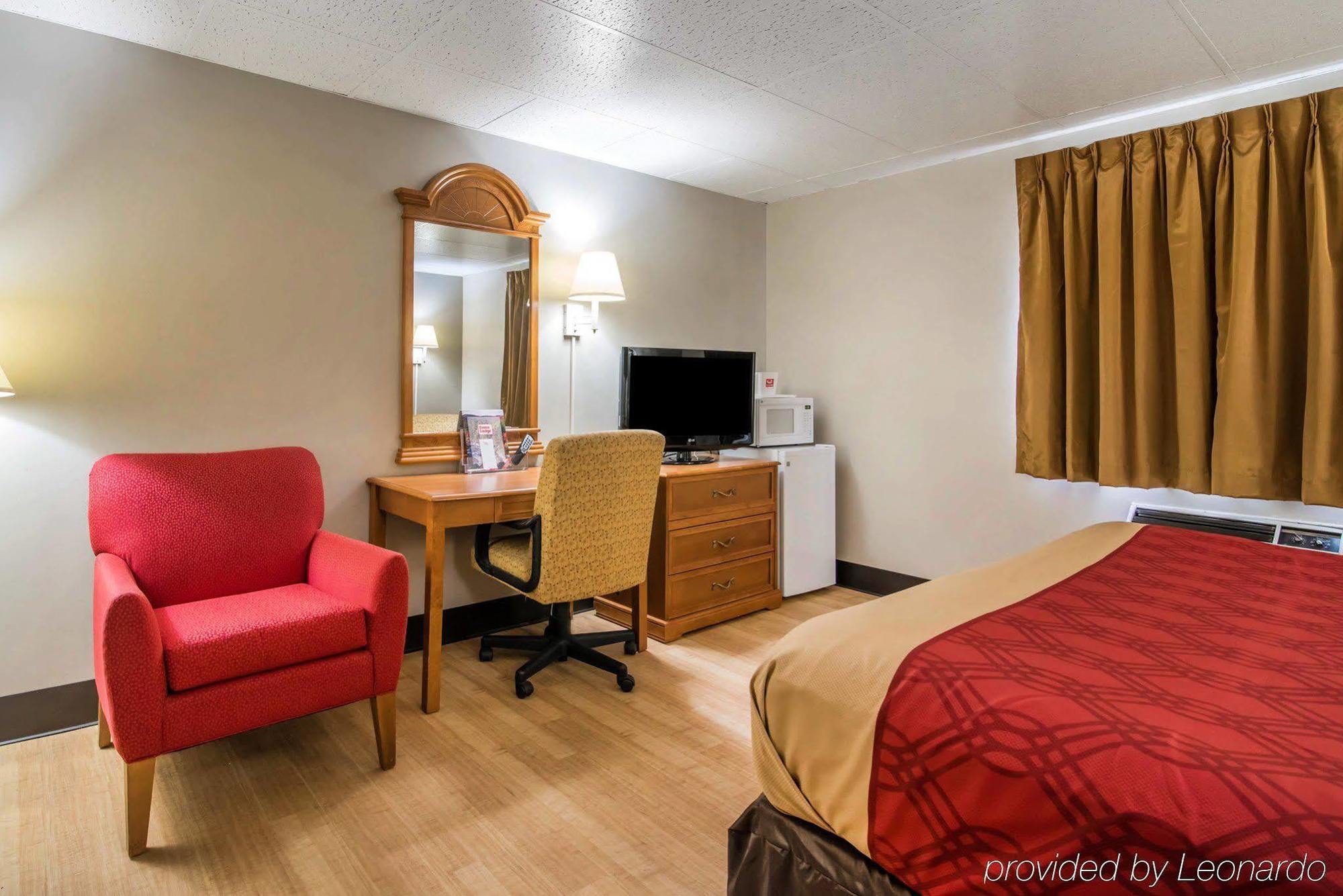 Econo Lodge New Paltz Exterior photo