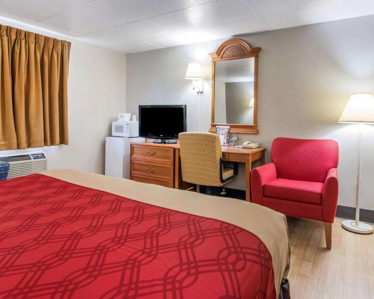 Econo Lodge New Paltz Exterior photo