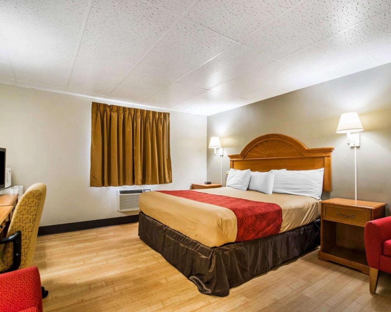 Econo Lodge New Paltz Exterior photo