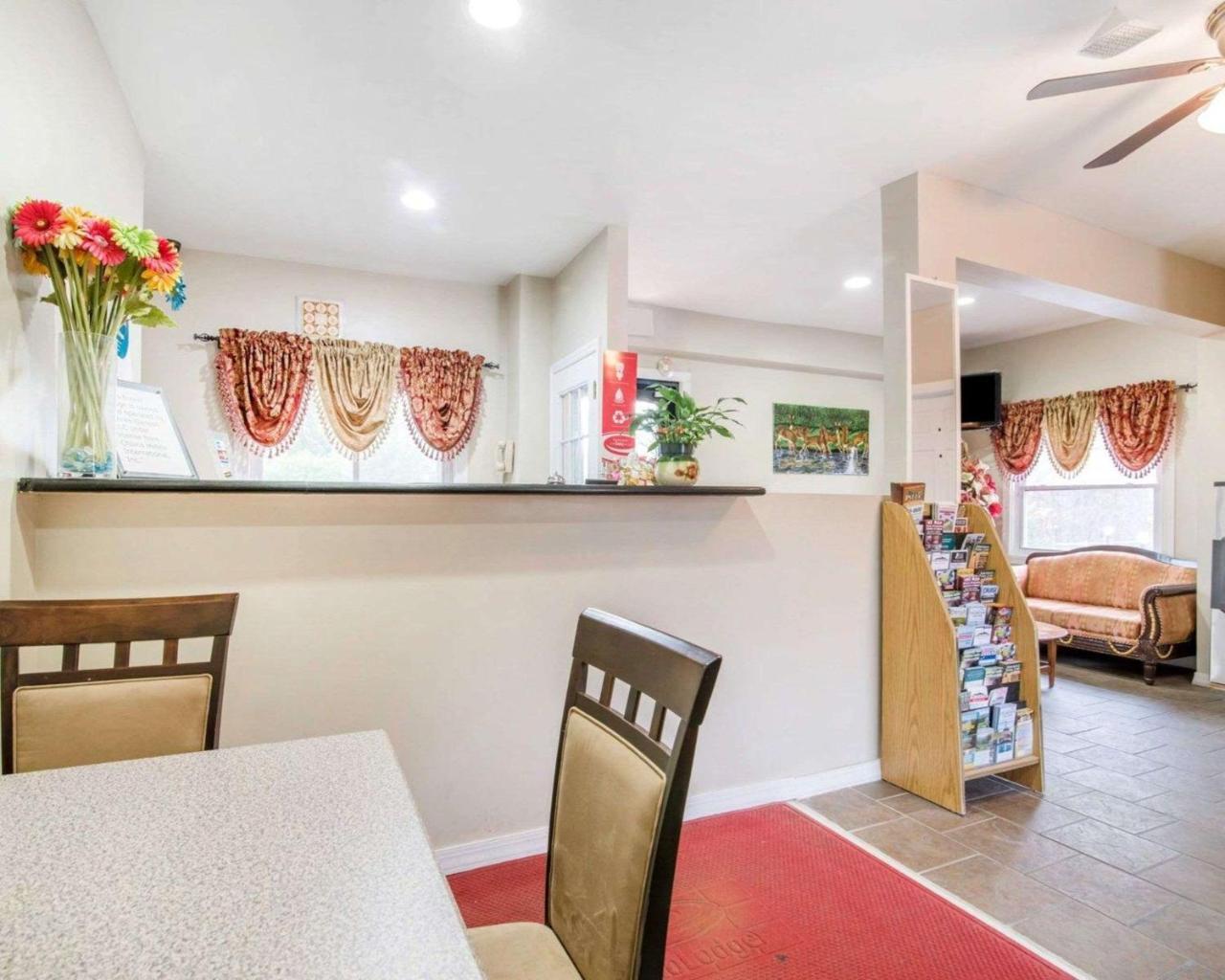 Econo Lodge New Paltz Exterior photo