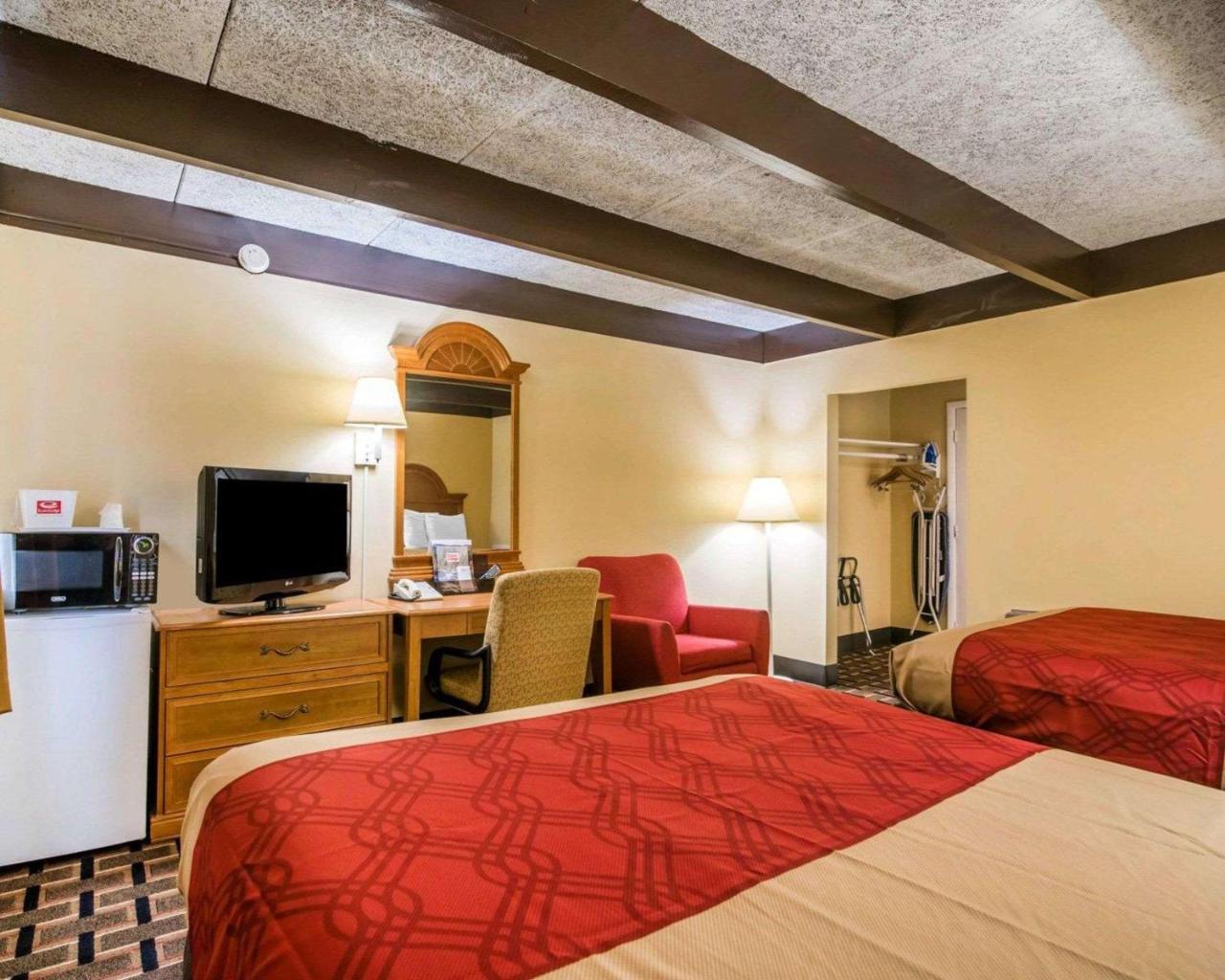 Econo Lodge New Paltz Exterior photo