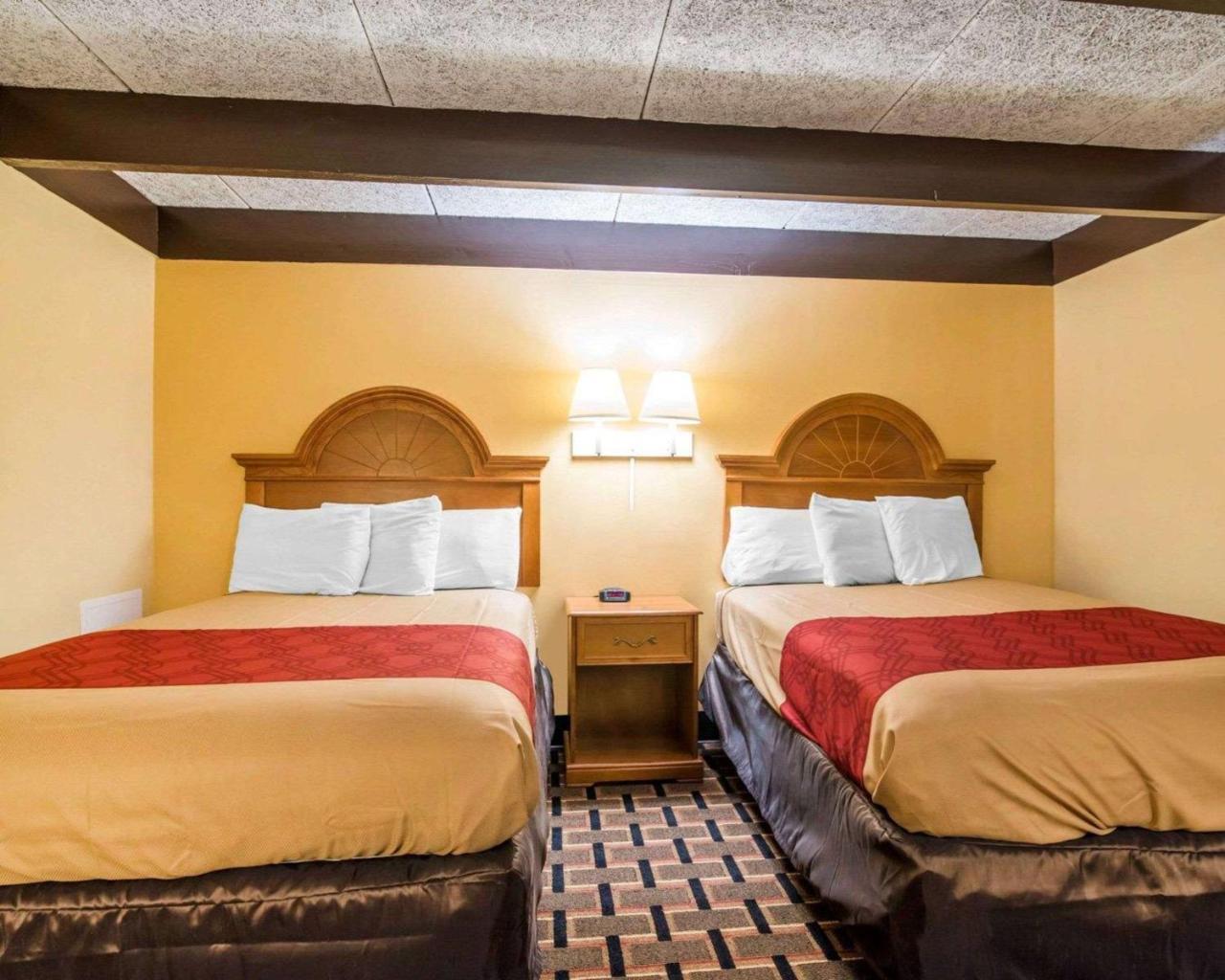 Econo Lodge New Paltz Exterior photo