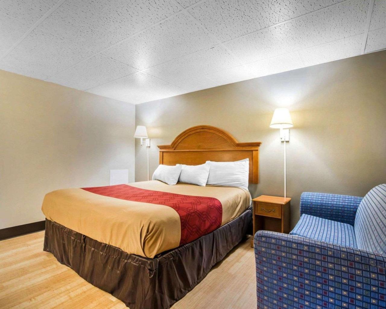 Econo Lodge New Paltz Exterior photo