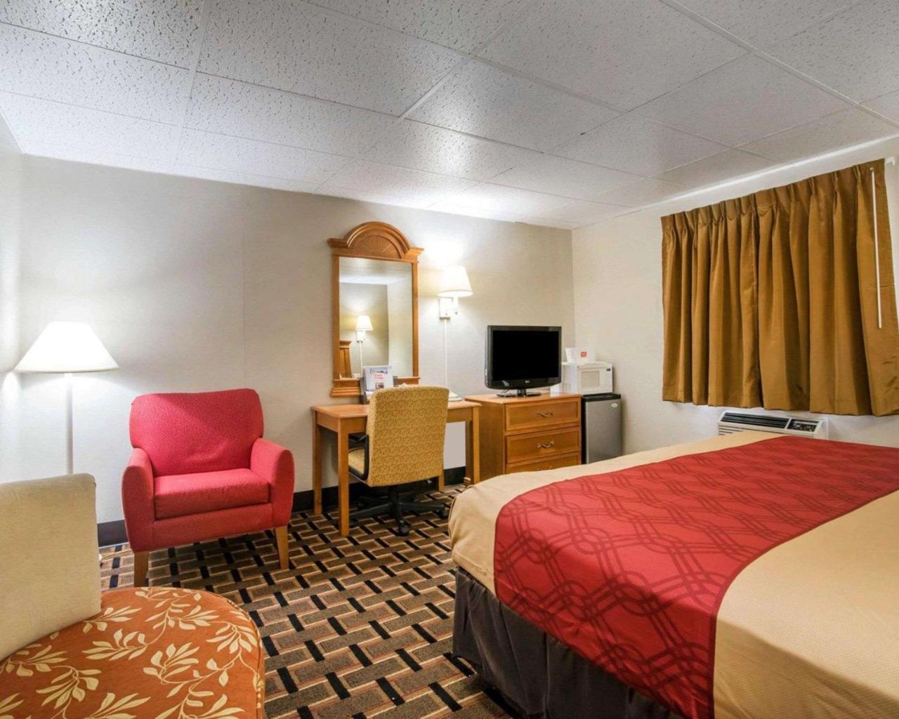Econo Lodge New Paltz Exterior photo