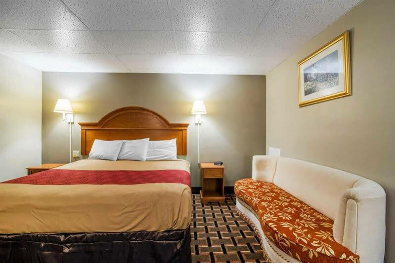 Econo Lodge New Paltz Exterior photo